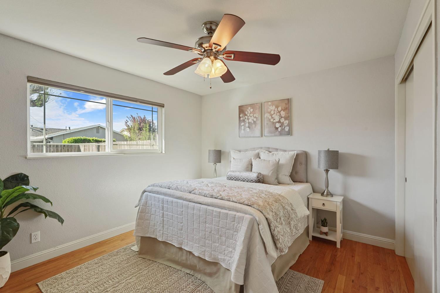 916 6th St, Ripon, CA 95366