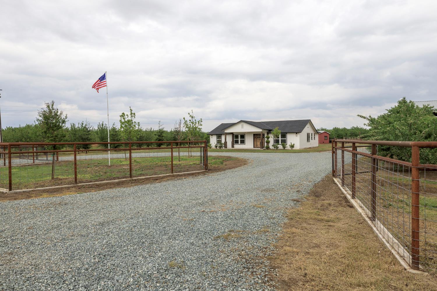 1342 Hickman Rd, Hickman, CA 95323