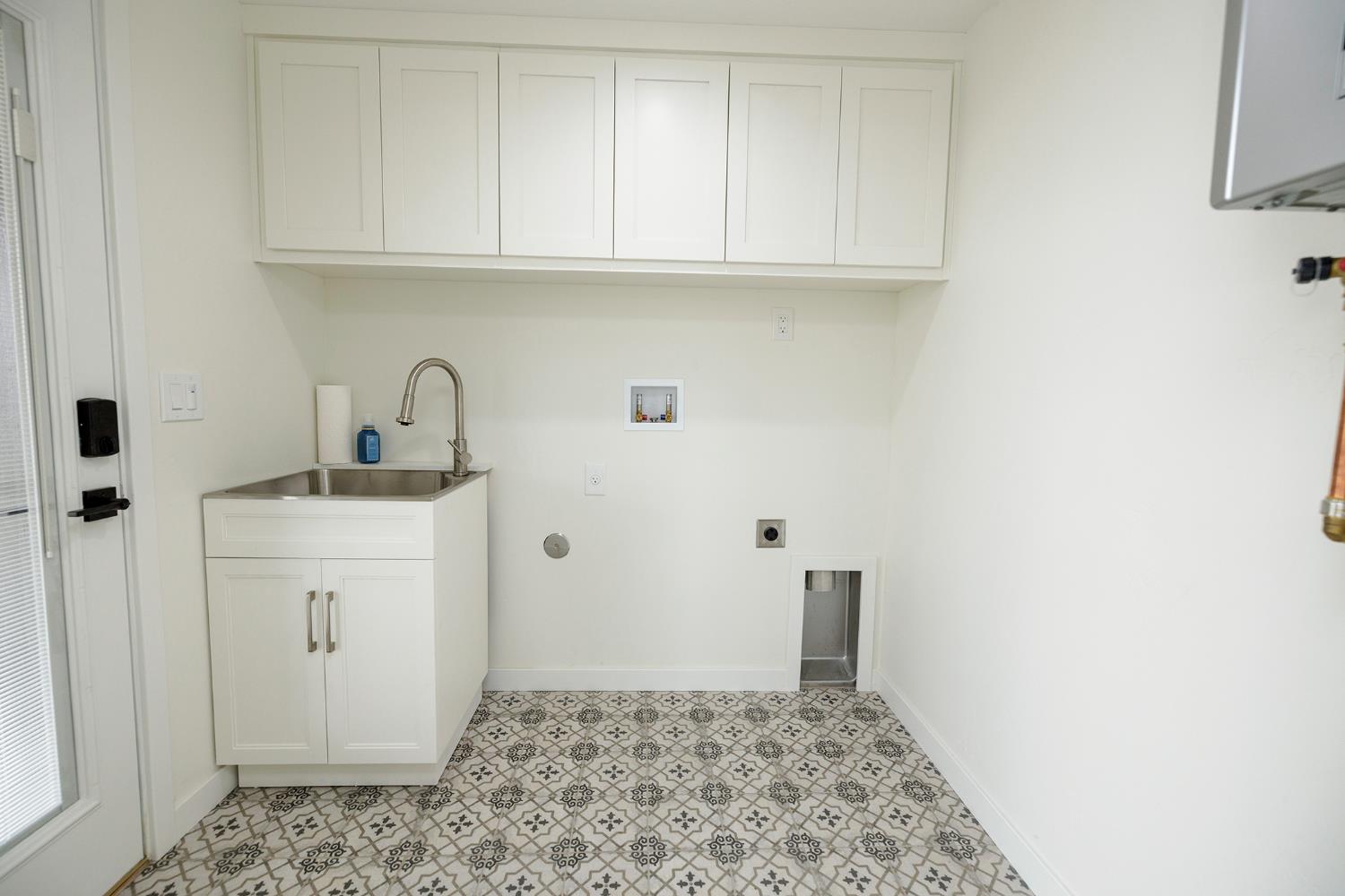 1342 Hickman Rd, Hickman, CA 95323