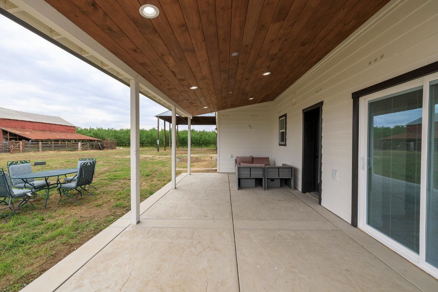 1342 Hickman Rd, Hickman, CA 95323