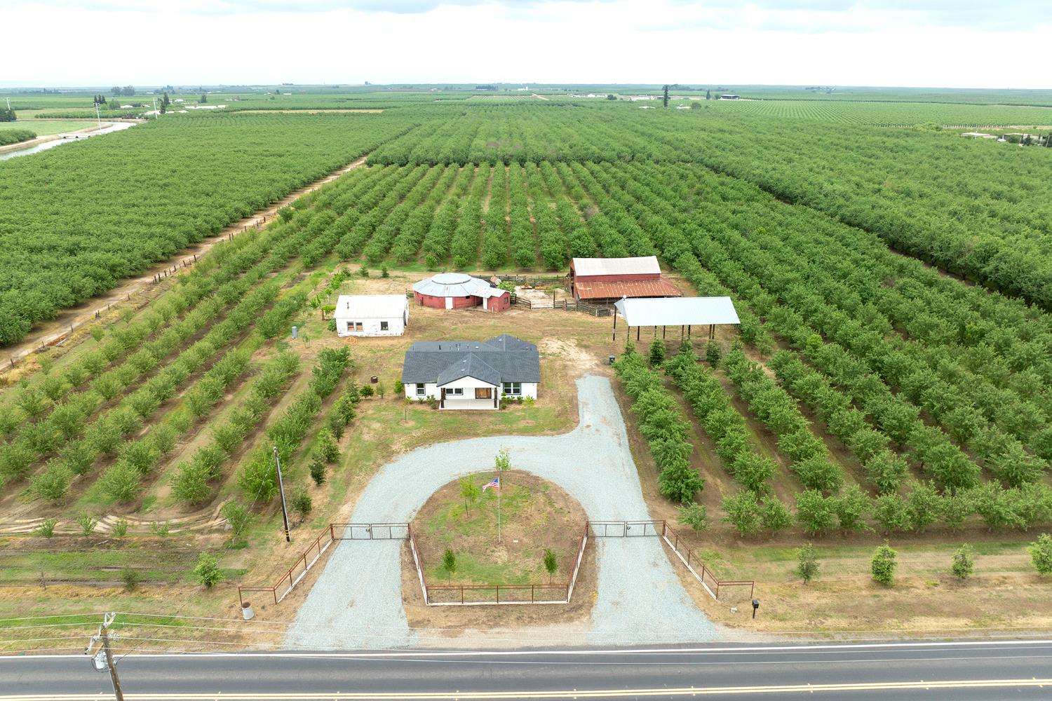 1342 Hickman Rd, Hickman, CA 95323