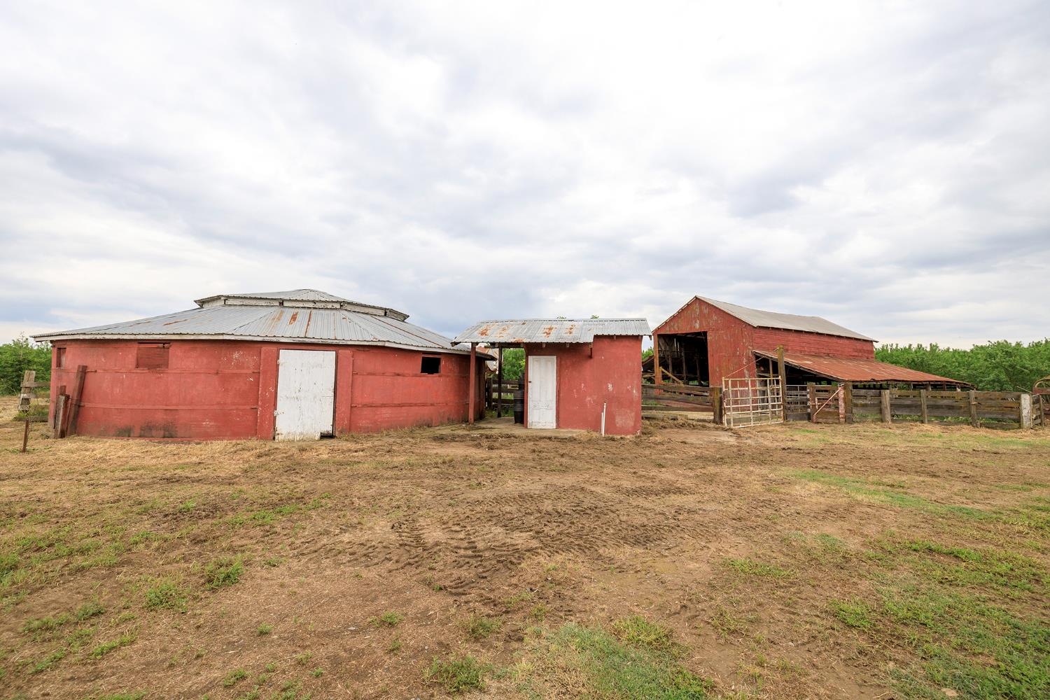 1342 Hickman Rd, Hickman, CA 95323