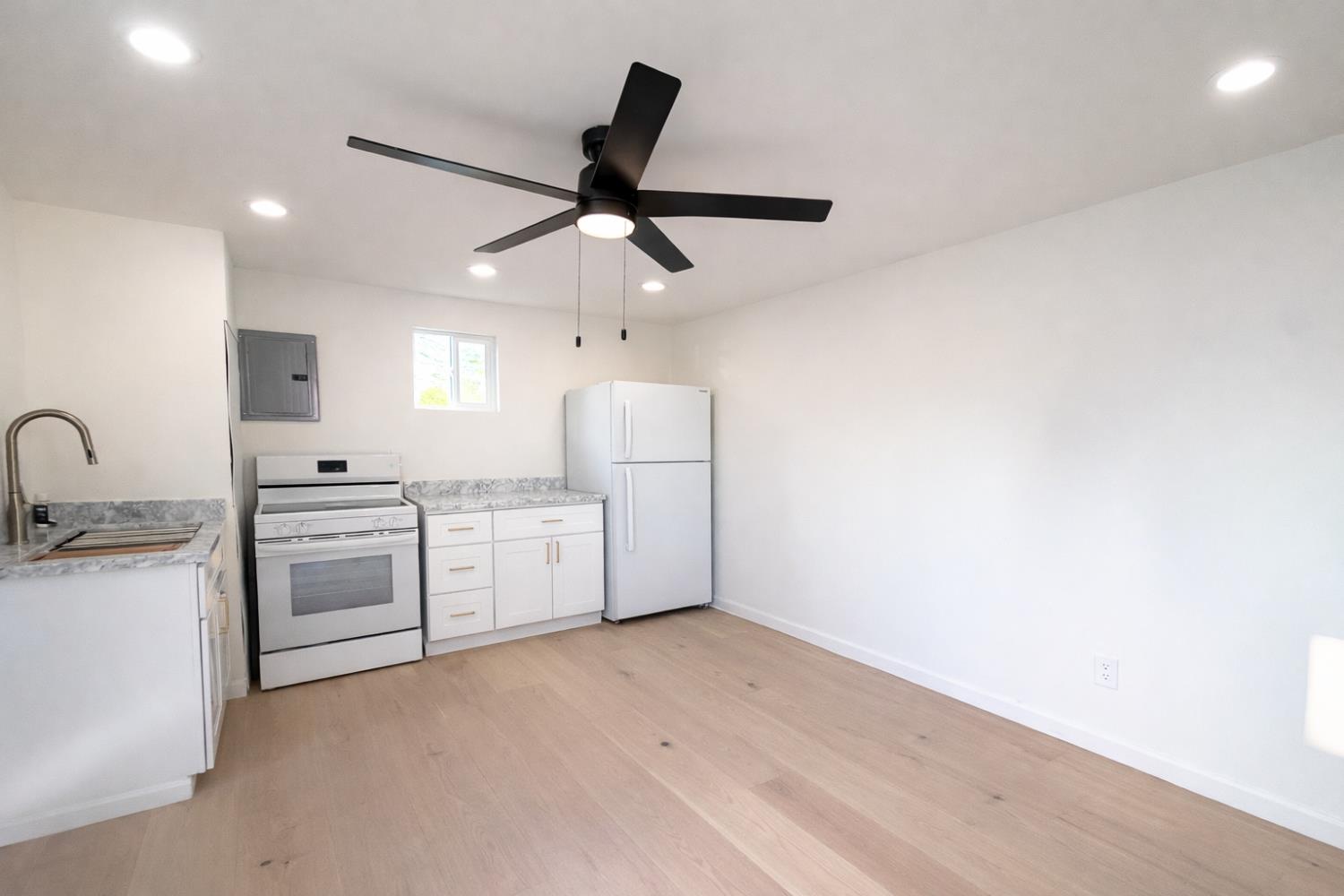 312 C St, Waterford, CA 95386