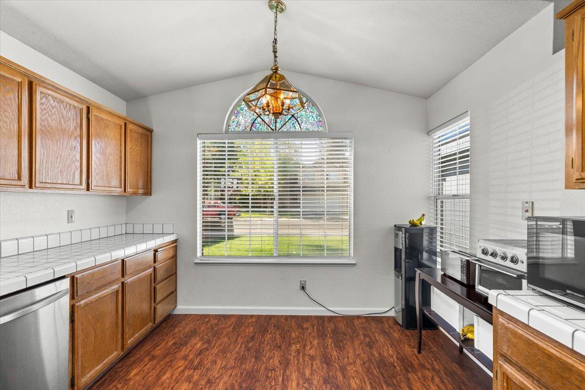 3805 Ellenboro Ave, Modesto, CA 95357