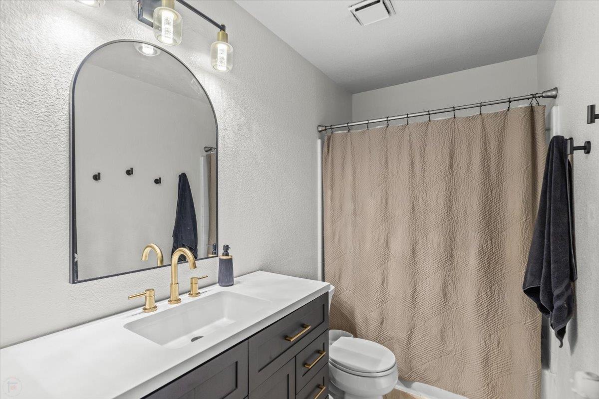 3805 Ellenboro Ave, Modesto, CA 95357