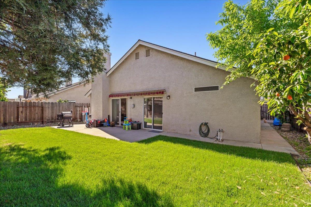 3805 Ellenboro Ave, Modesto, CA 95357