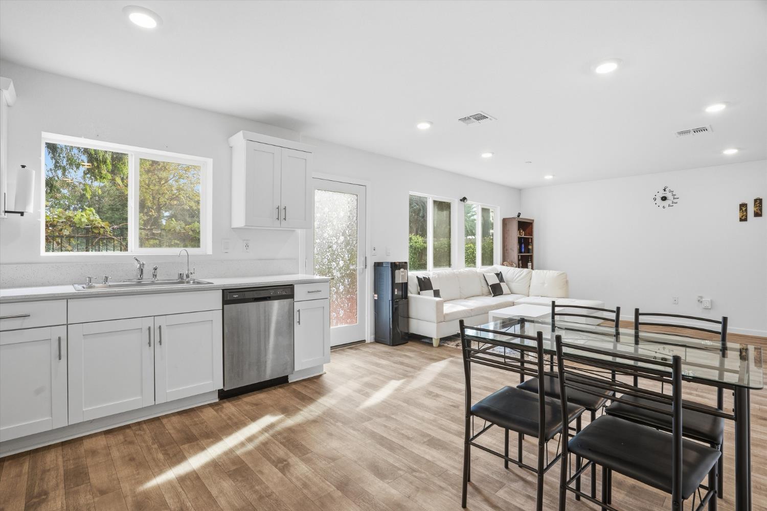 398 Miwok Ln, Manteca, CA 95337