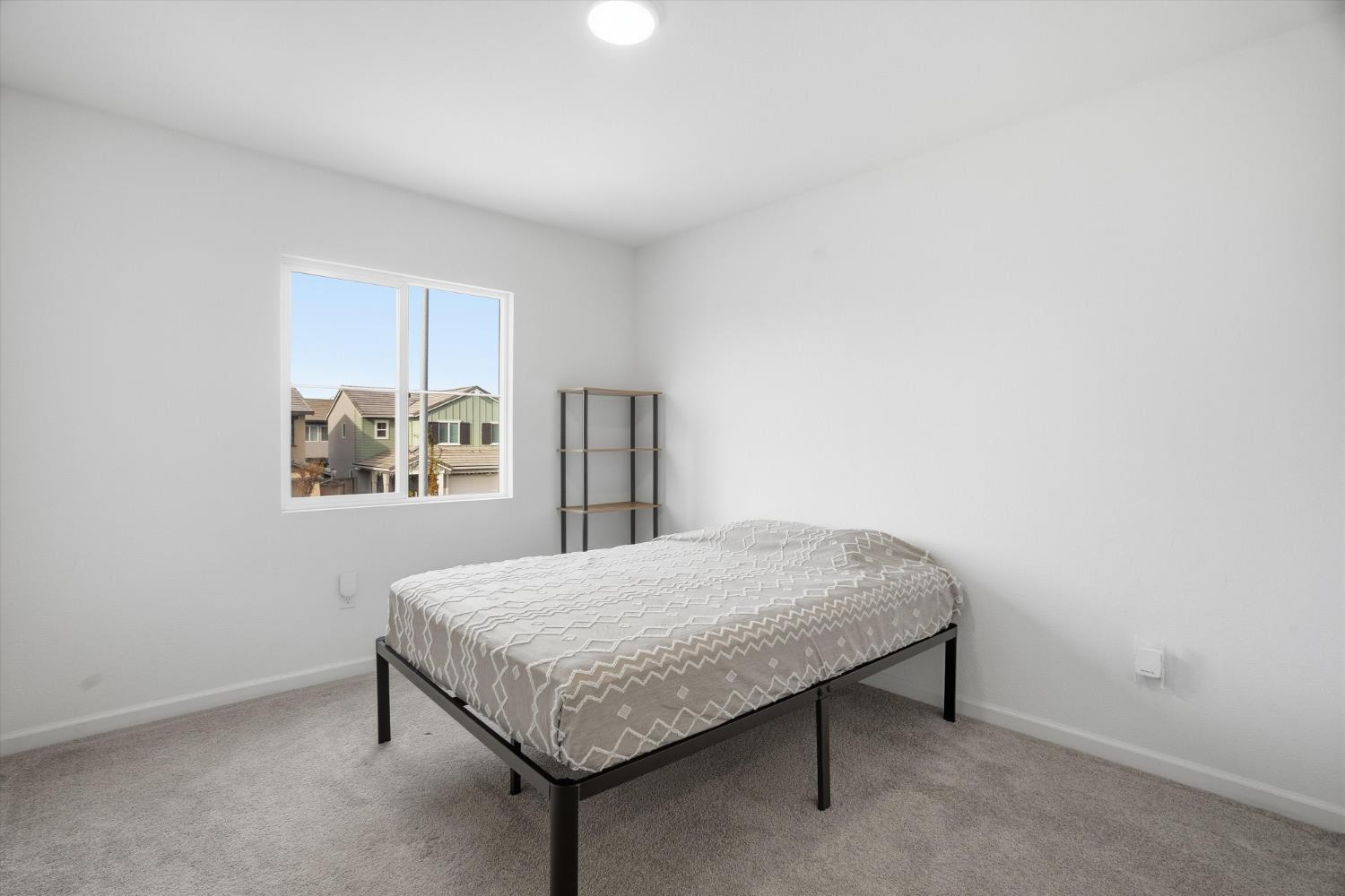 398 Miwok Ln, Manteca, CA 95337