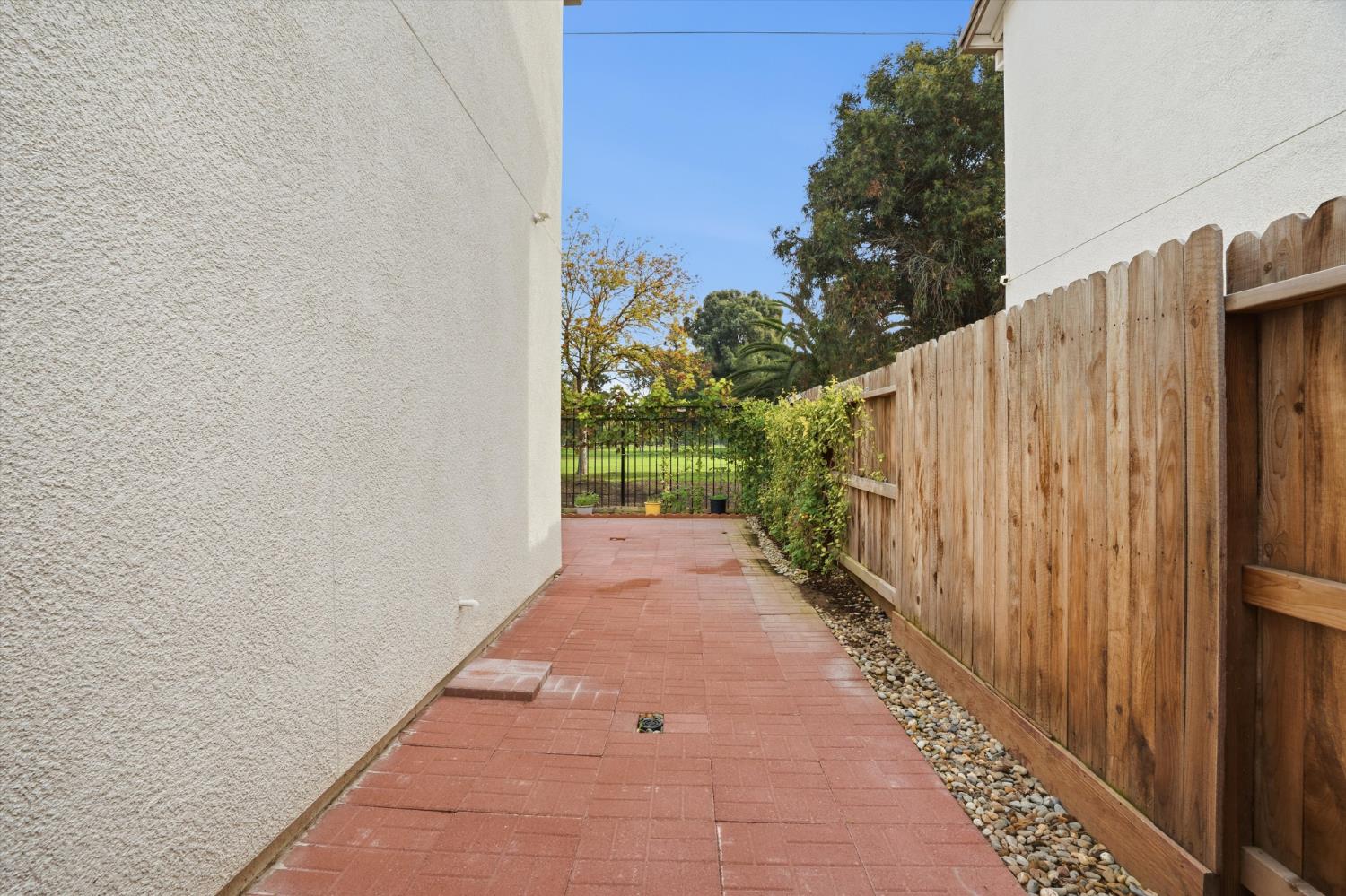 398 Miwok Ln, Manteca, CA 95337