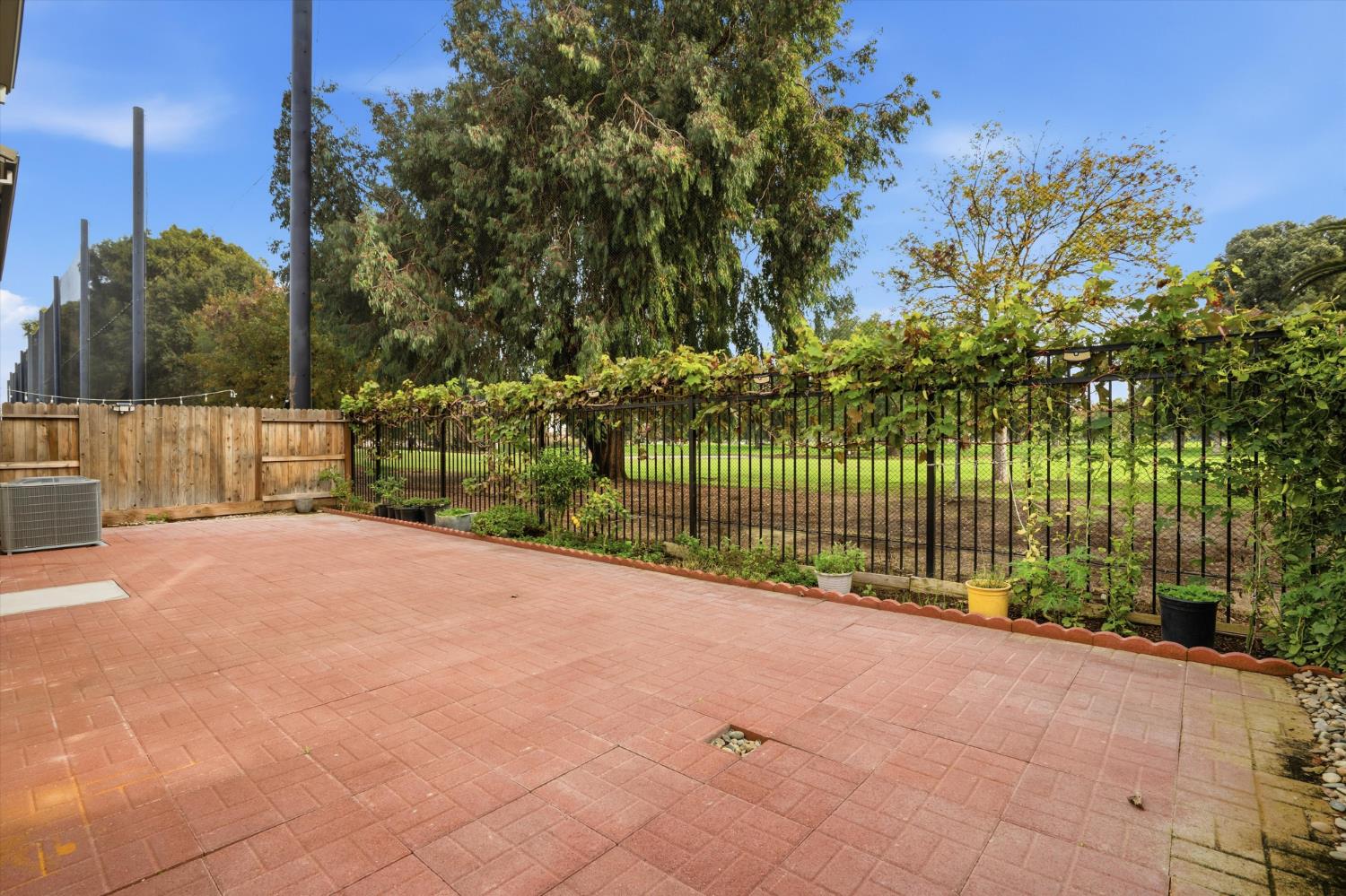 398 Miwok Ln, Manteca, CA 95337