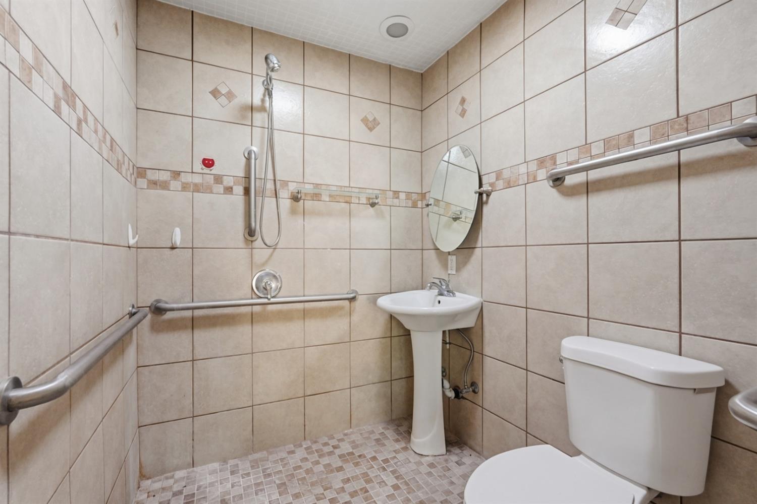 400 Monterey Ave, Chowchilla, CA 93610