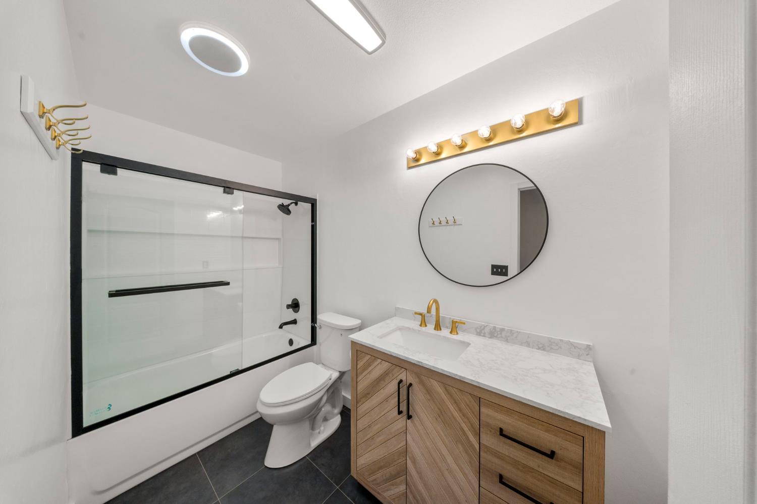 2551 7th St, Atwater, CA 95301