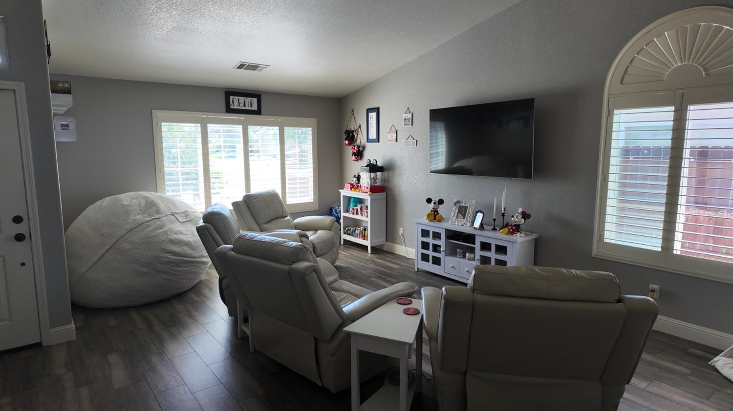 1029 Chenin Blanc St, Los Banos, CA 93635