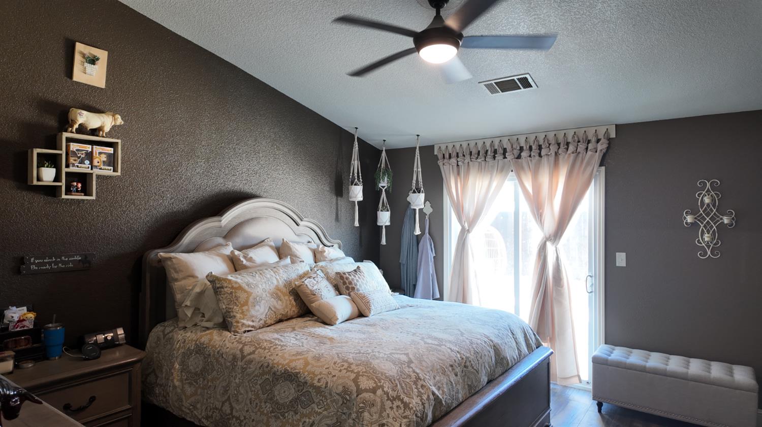 1029 Chenin Blanc St, Los Banos, CA 93635