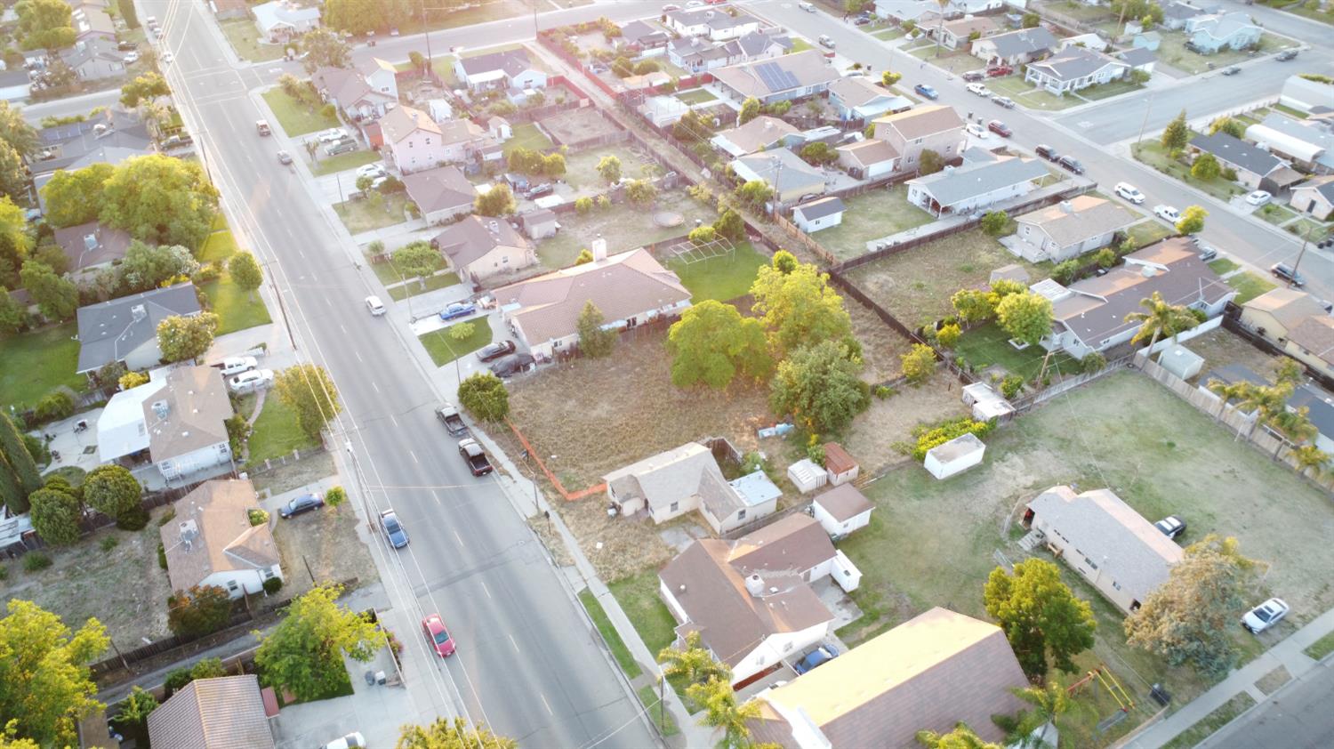 1319 F Street, Livingston, CA 95334