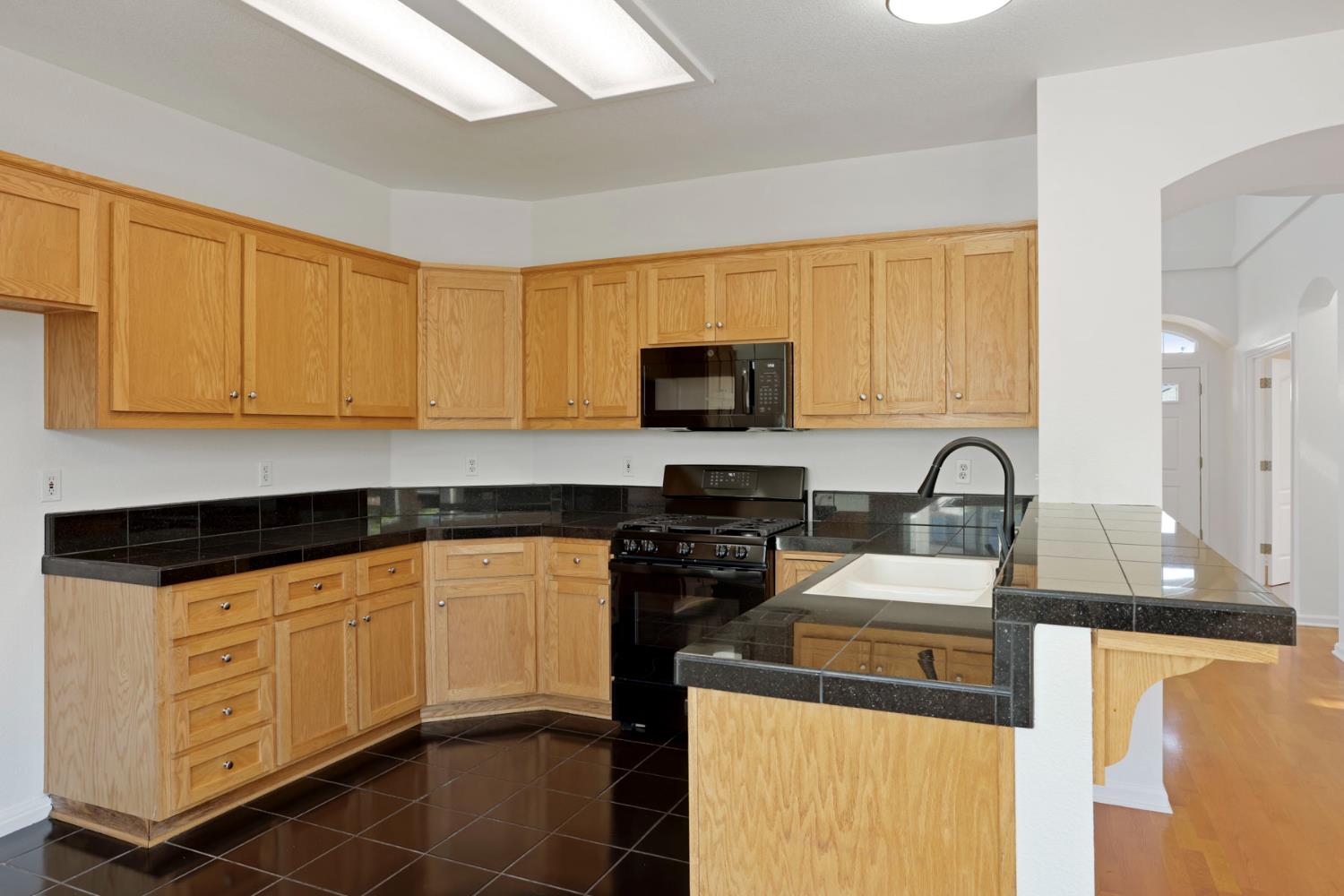 250 Fragrance St, Manteca, CA 95337