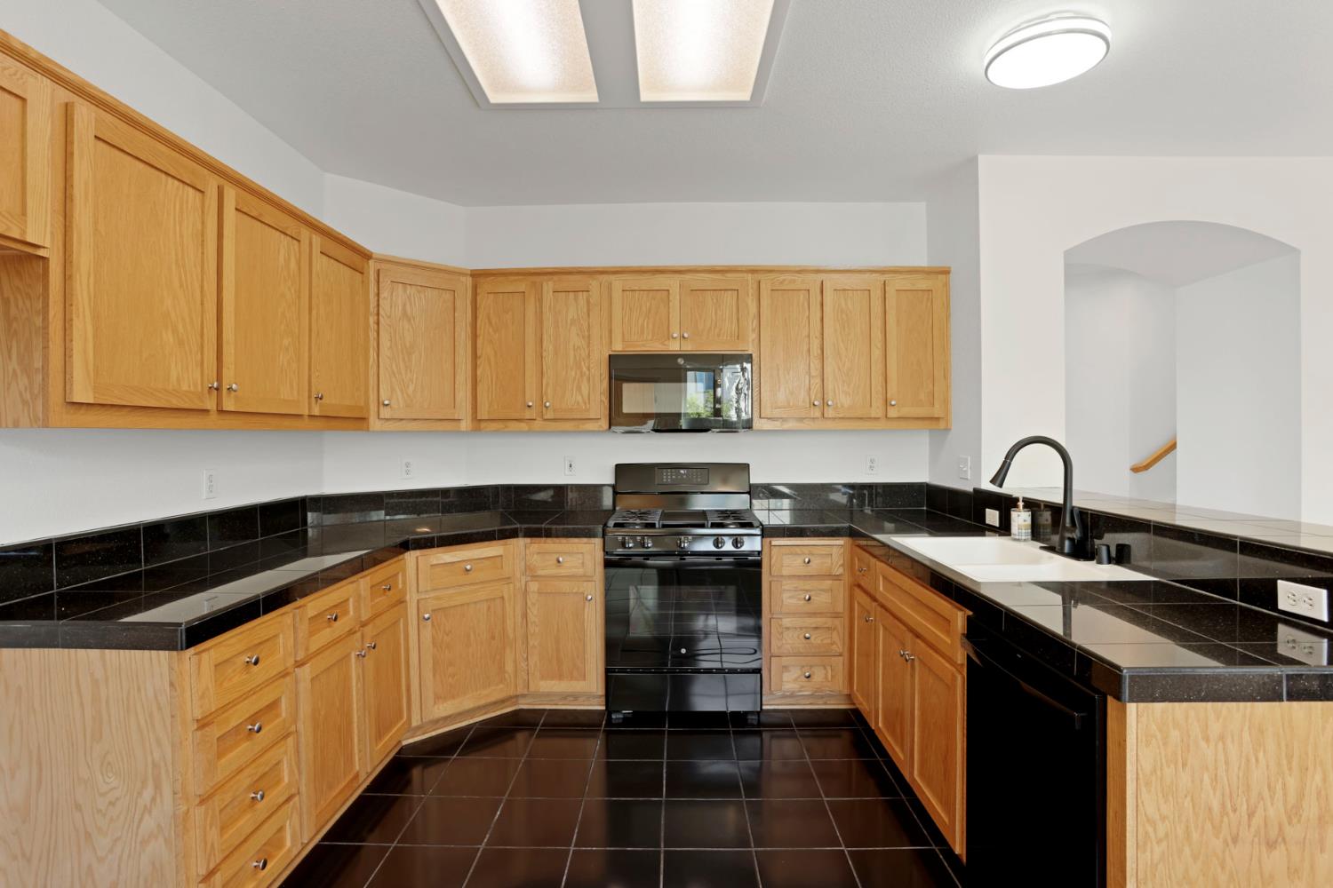 250 Fragrance St, Manteca, CA 95337