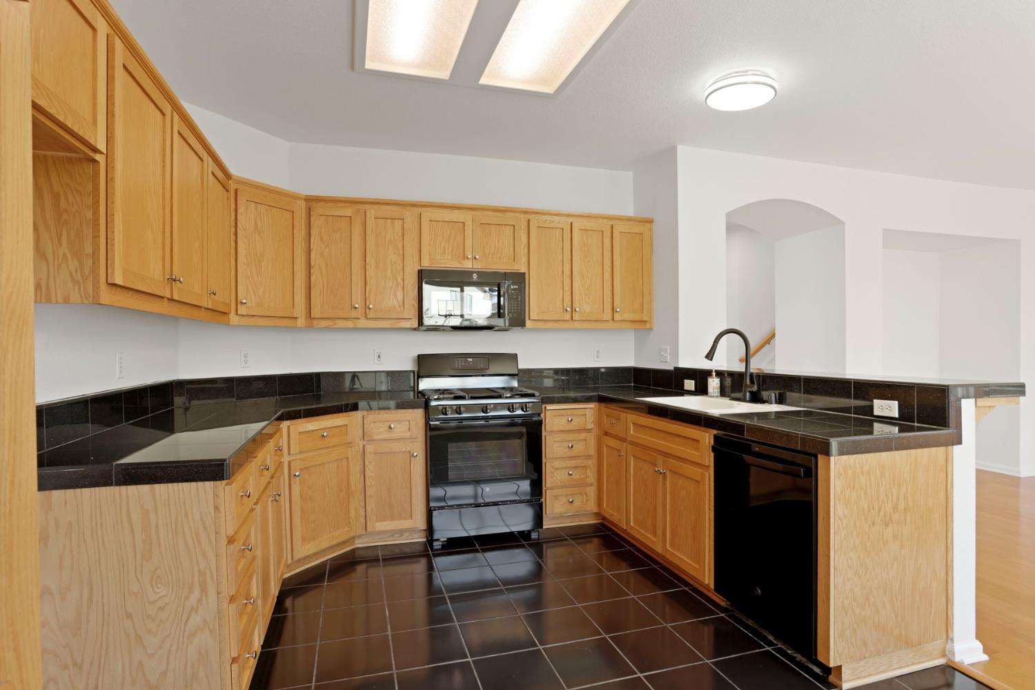 250 Fragrance St, Manteca, CA 95337