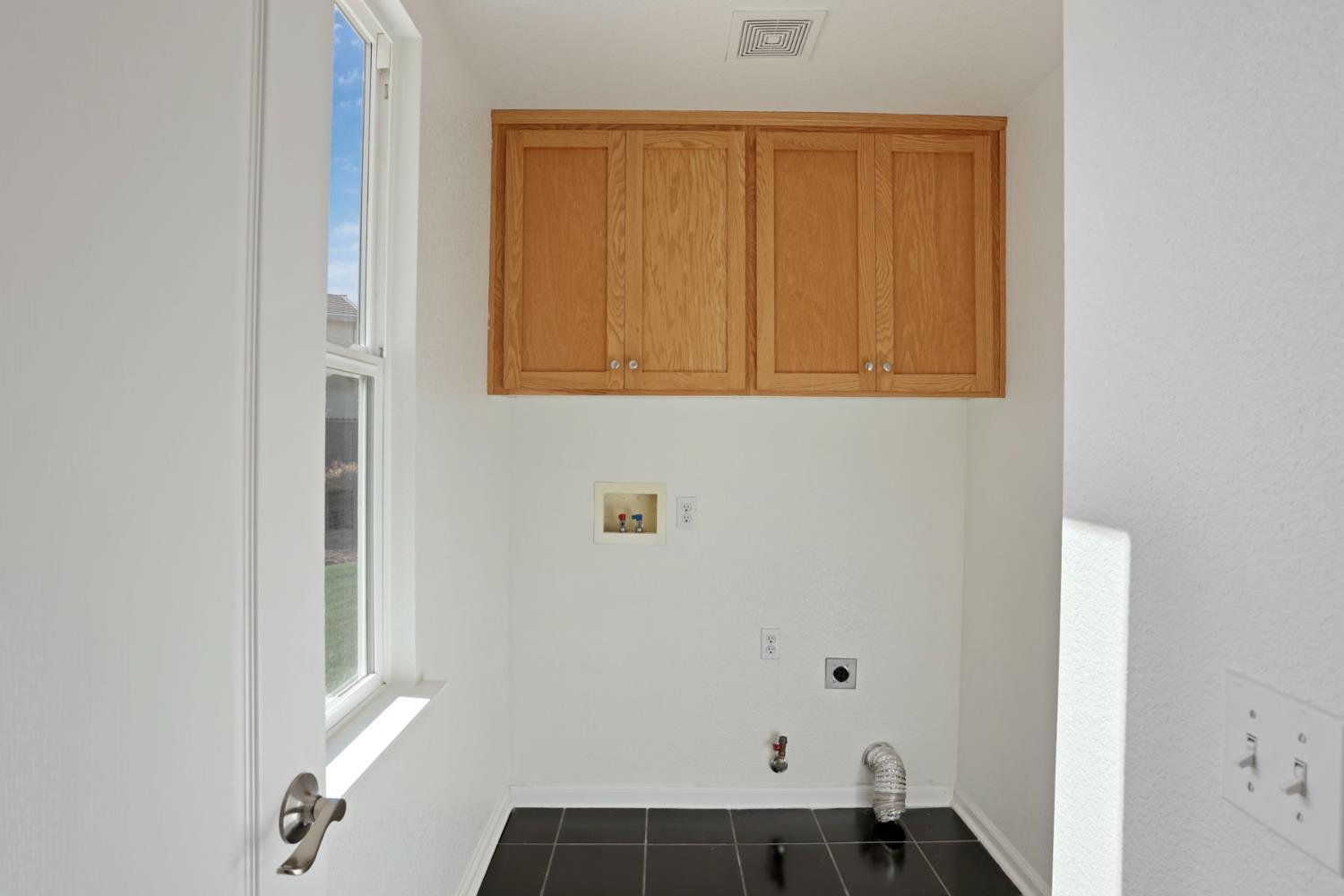 250 Fragrance St, Manteca, CA 95337