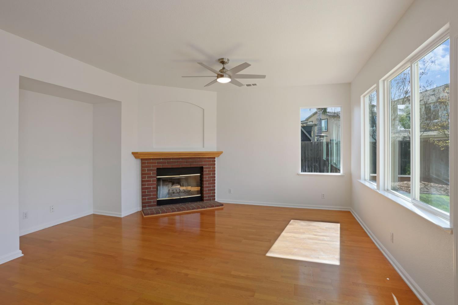 250 Fragrance St, Manteca, CA 95337