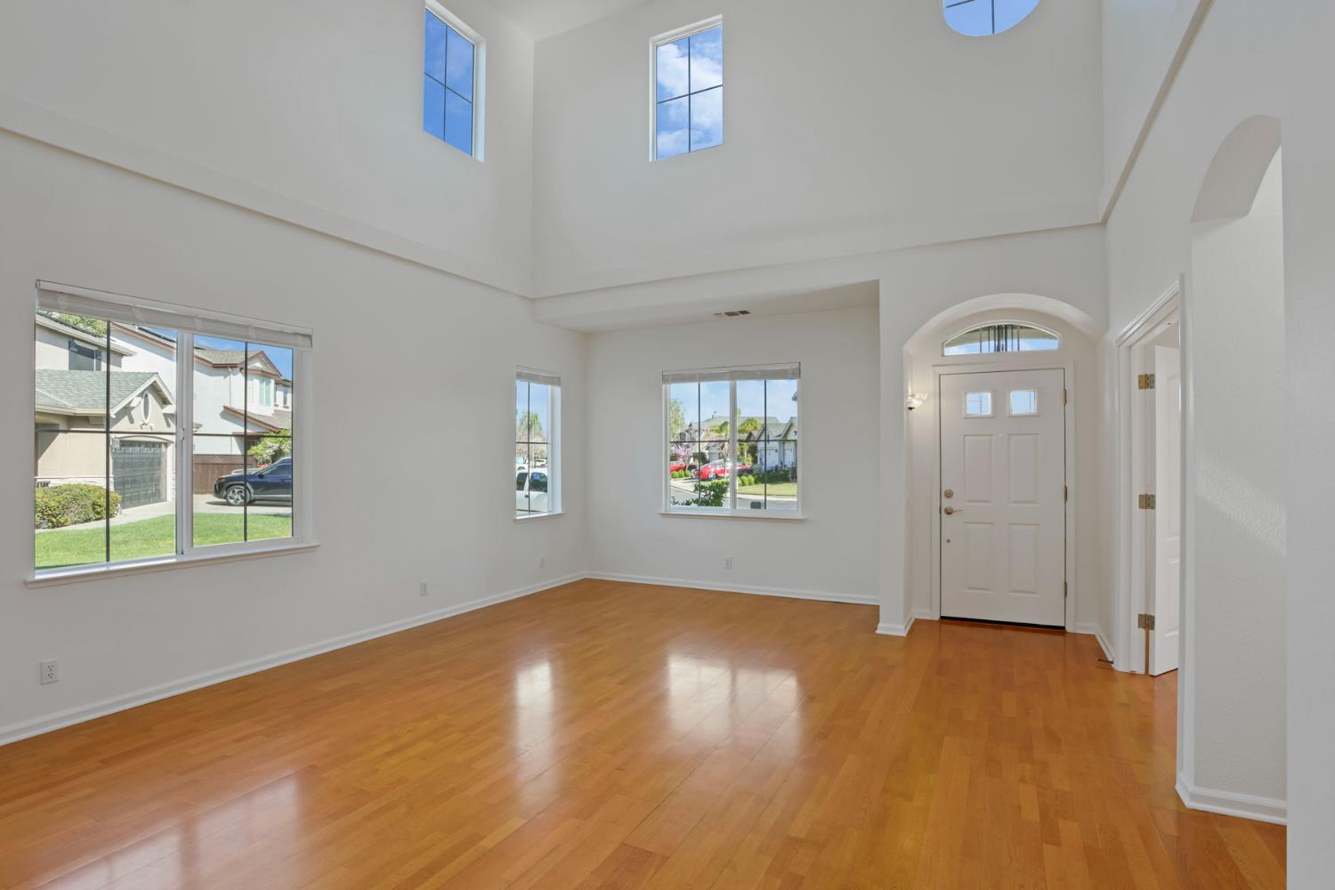 250 Fragrance St, Manteca, CA 95337