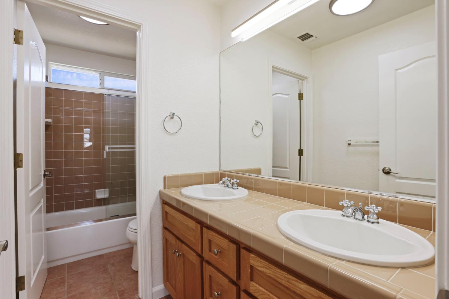 250 Fragrance St, Manteca, CA 95337