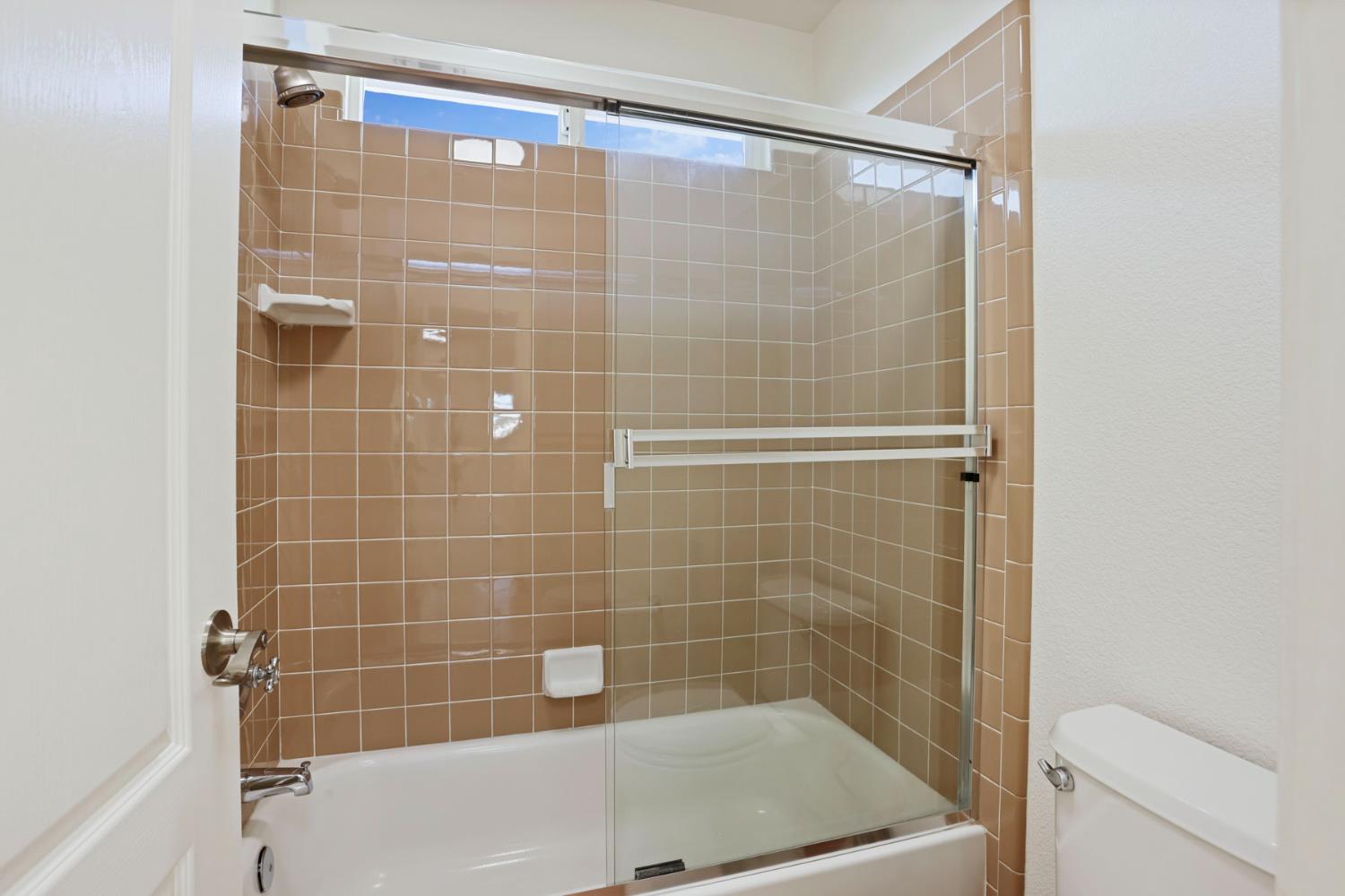 250 Fragrance St, Manteca, CA 95337