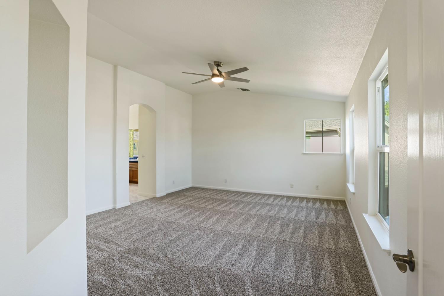 250 Fragrance St, Manteca, CA 95337