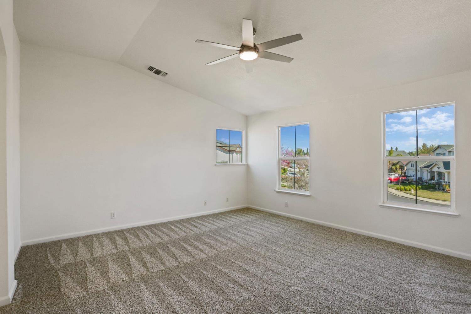 250 Fragrance St, Manteca, CA 95337