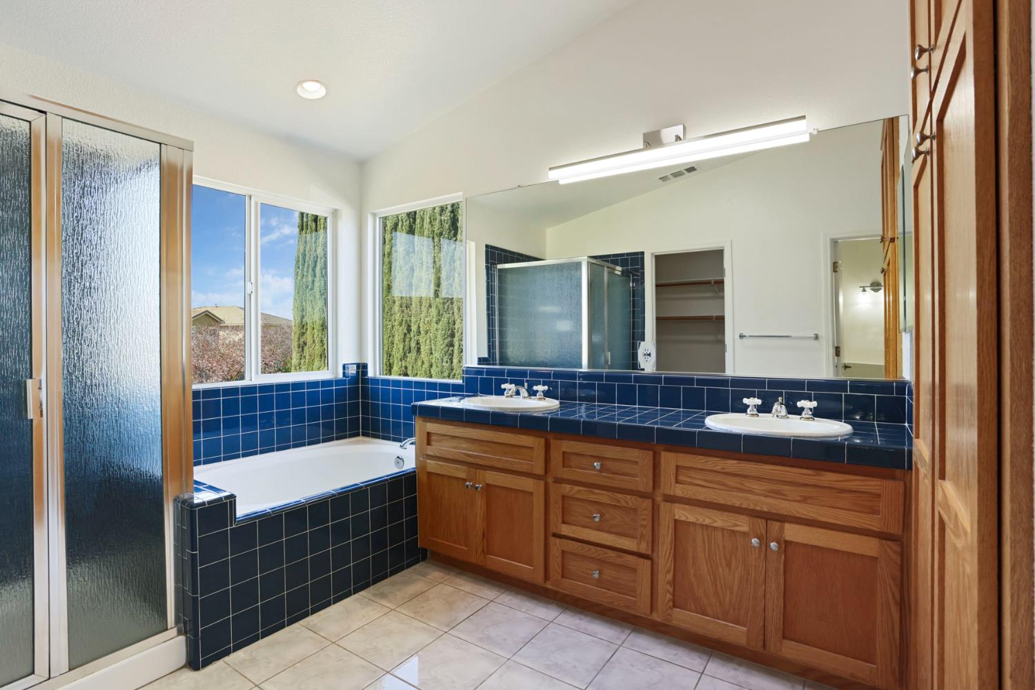 250 Fragrance St, Manteca, CA 95337