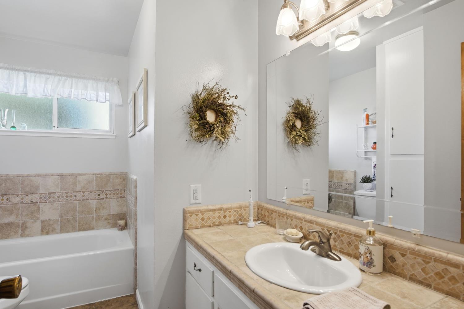 647 Ward Ave, Patterson, CA 95363