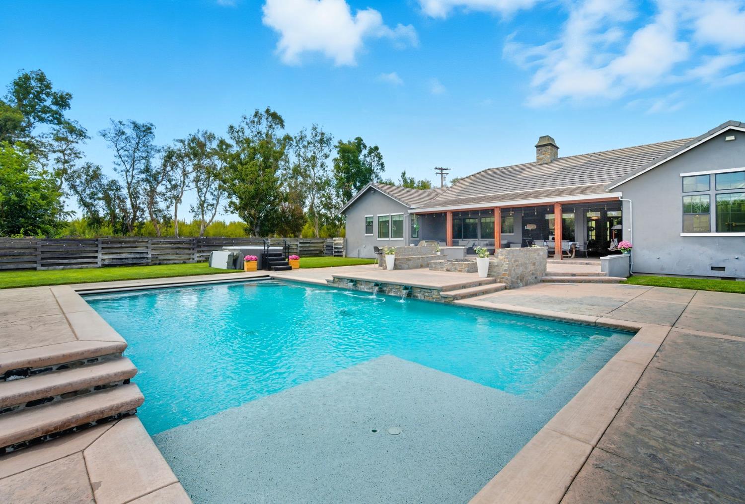 5601 Garst Rd, Modesto, CA 95357