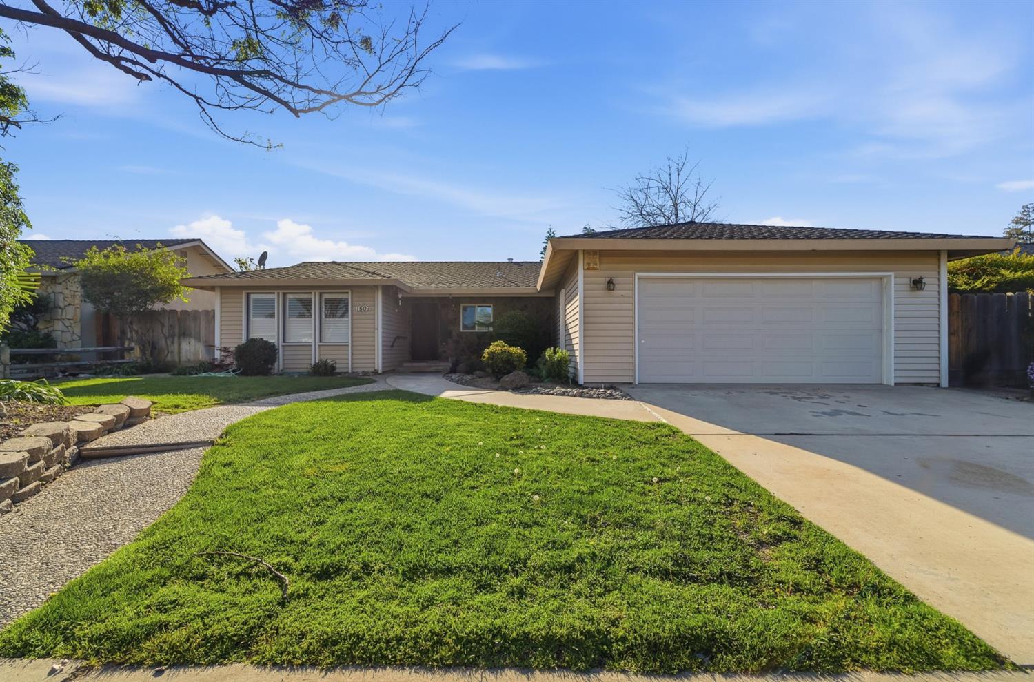 1509 Maplehill Rd, Modesto, CA 95350