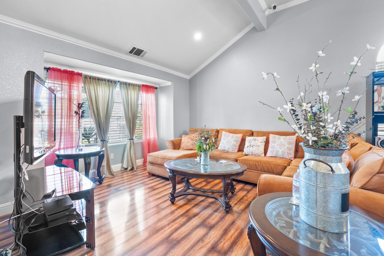 446 Port St, Los Banos, CA 93635