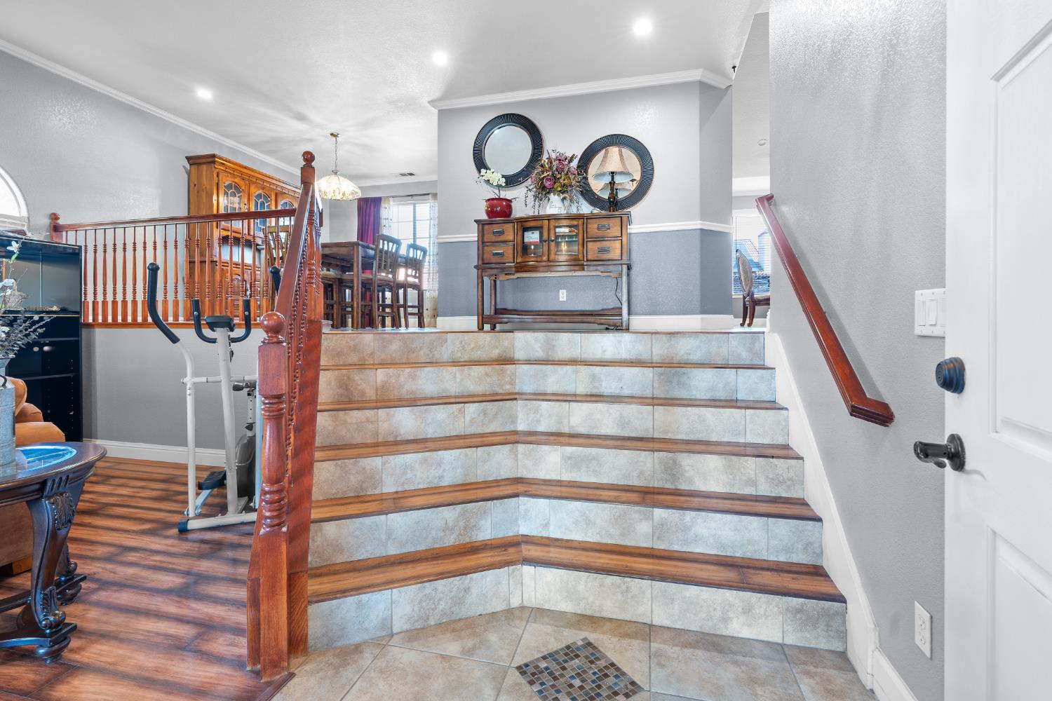 446 Port St, Los Banos, CA 93635