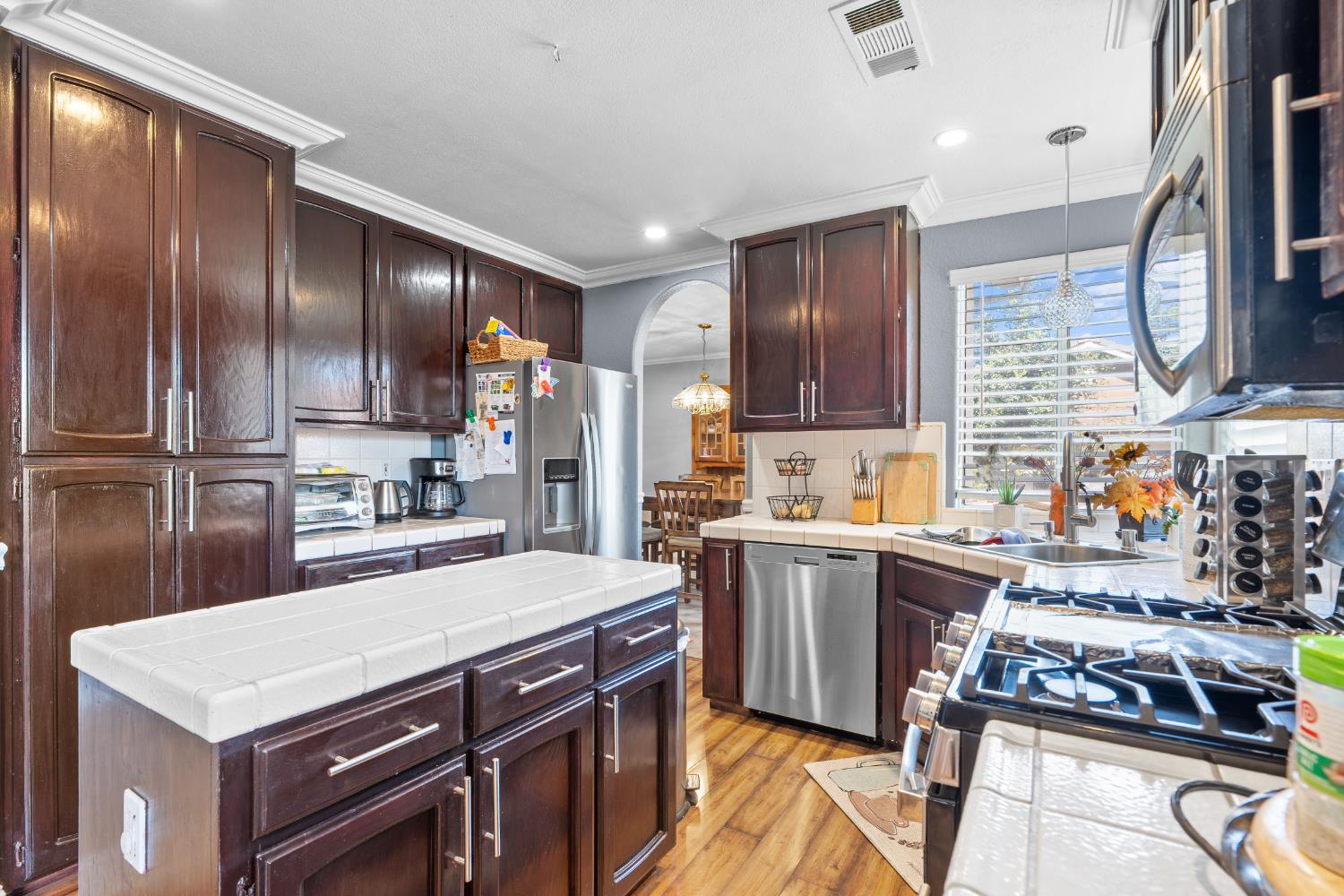 446 Port St, Los Banos, CA 93635