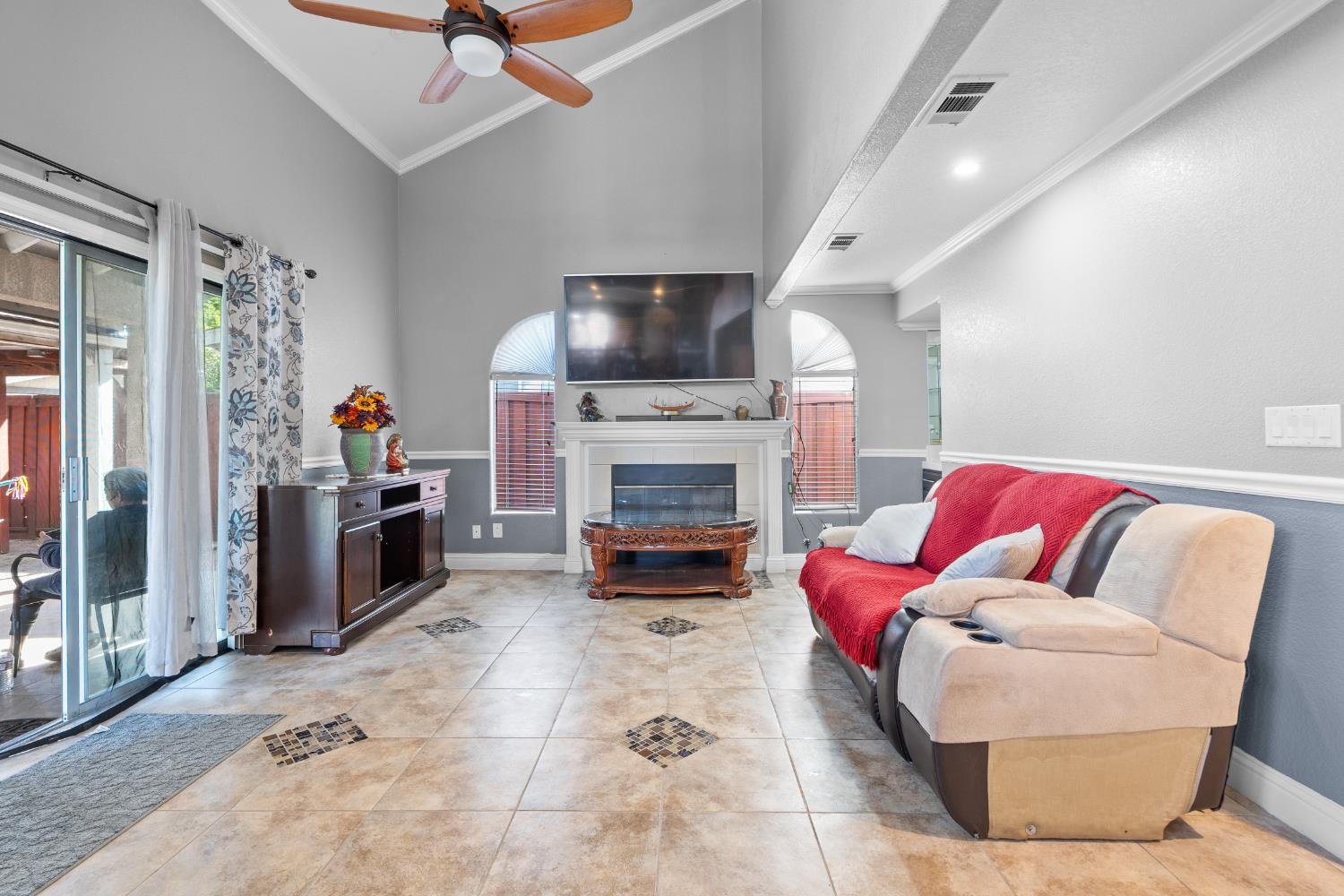 446 Port St, Los Banos, CA 93635