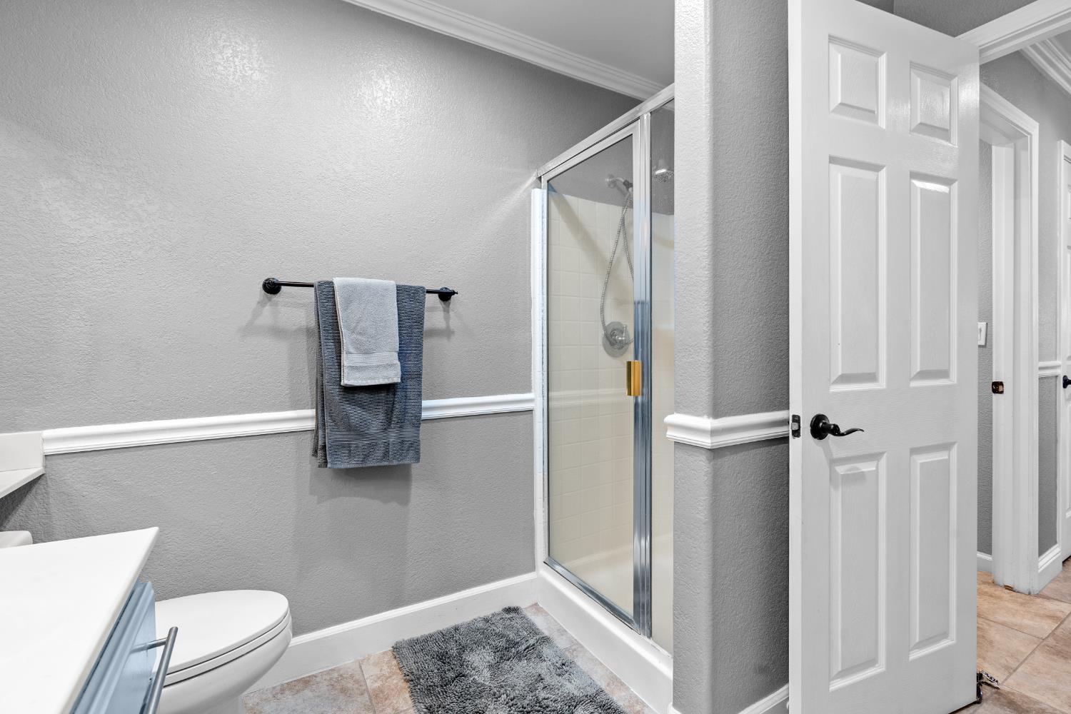 446 Port St, Los Banos, CA 93635