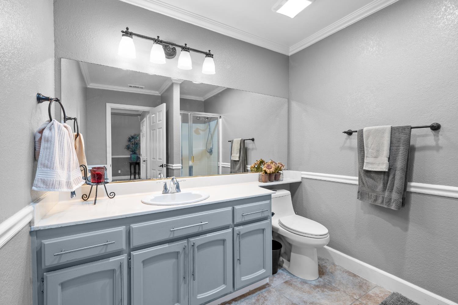 446 Port St, Los Banos, CA 93635