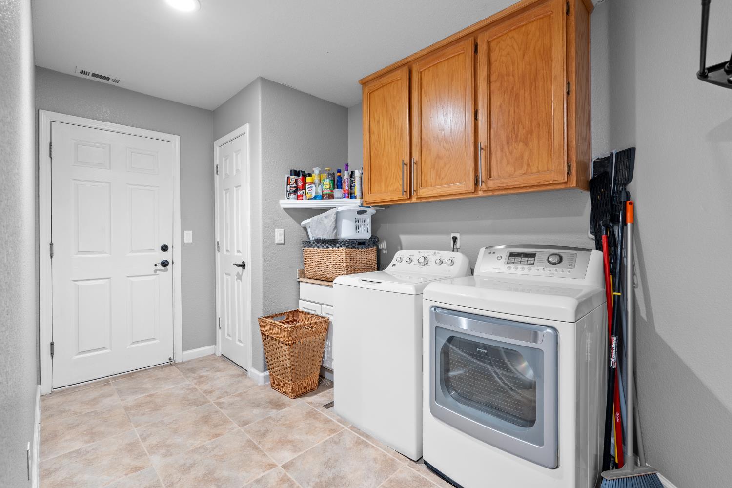 446 Port St, Los Banos, CA 93635