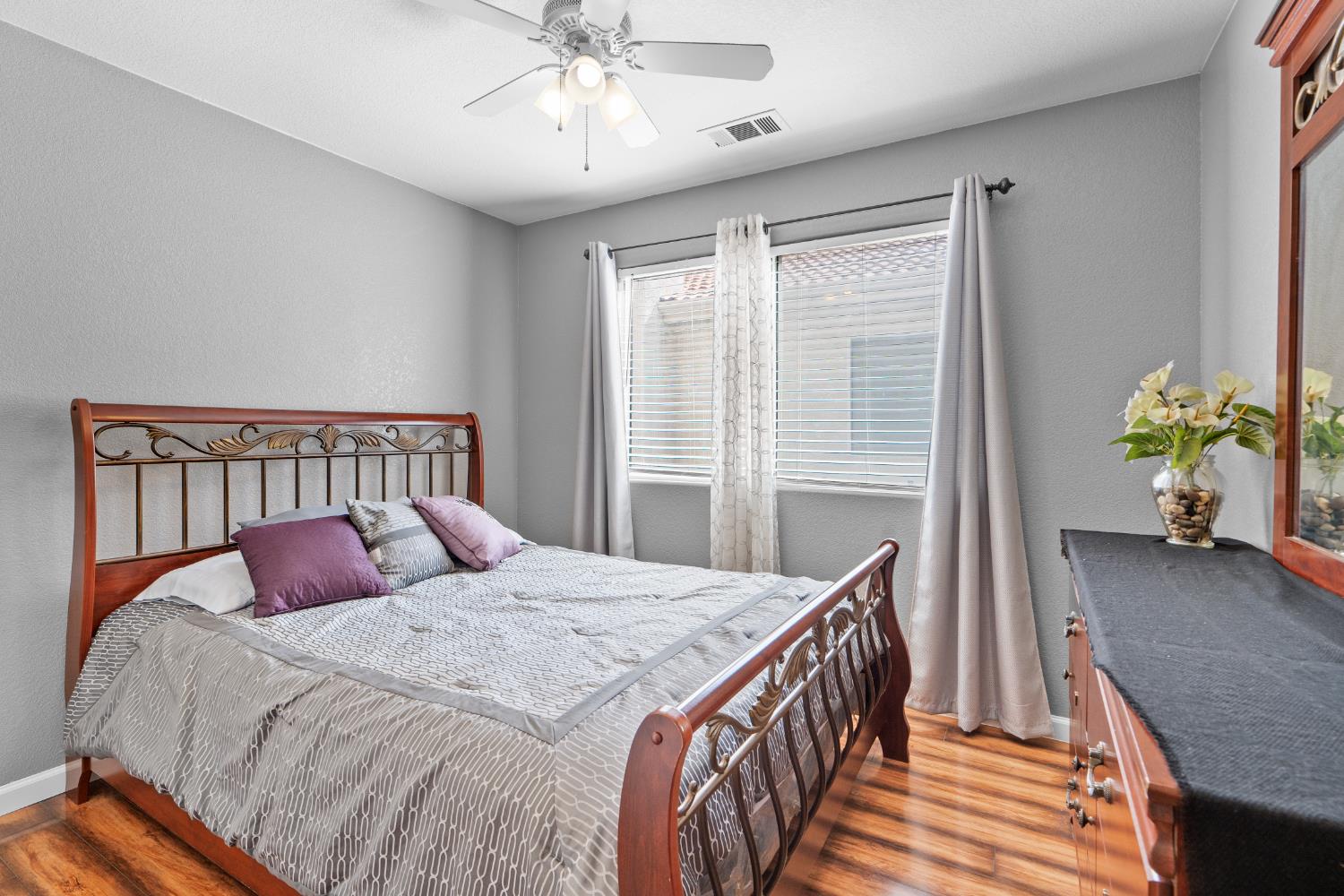 446 Port St, Los Banos, CA 93635