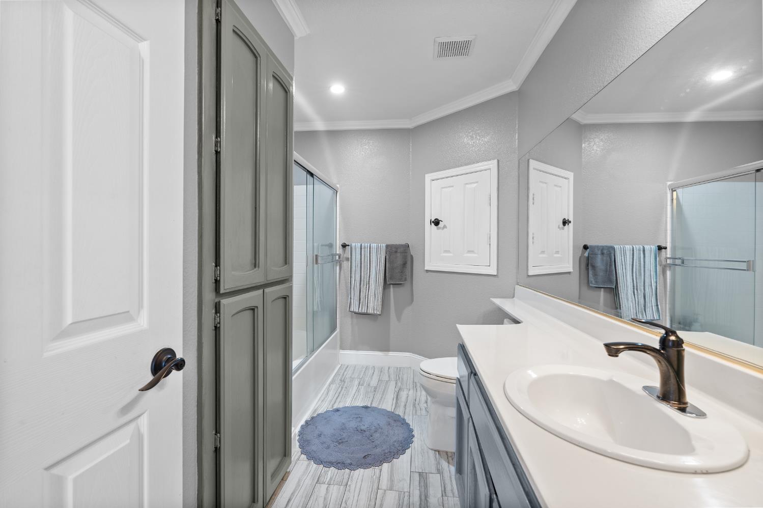 446 Port St, Los Banos, CA 93635