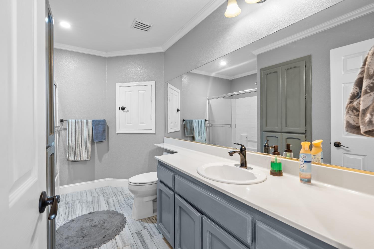 446 Port St, Los Banos, CA 93635