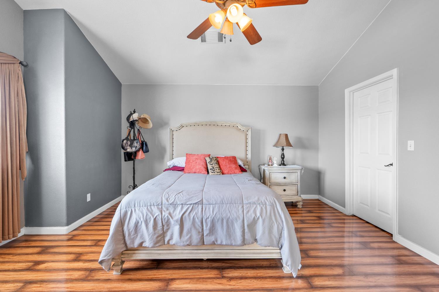 446 Port St, Los Banos, CA 93635