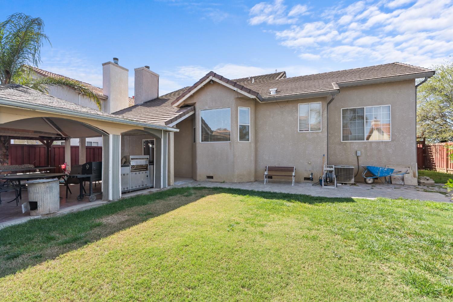 446 Port St, Los Banos, CA 93635