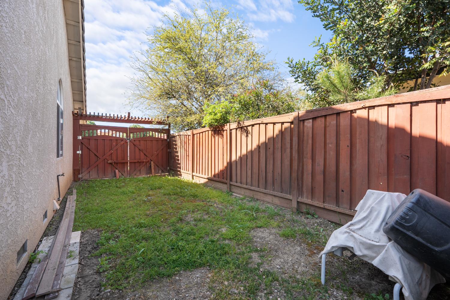 446 Port St, Los Banos, CA 93635