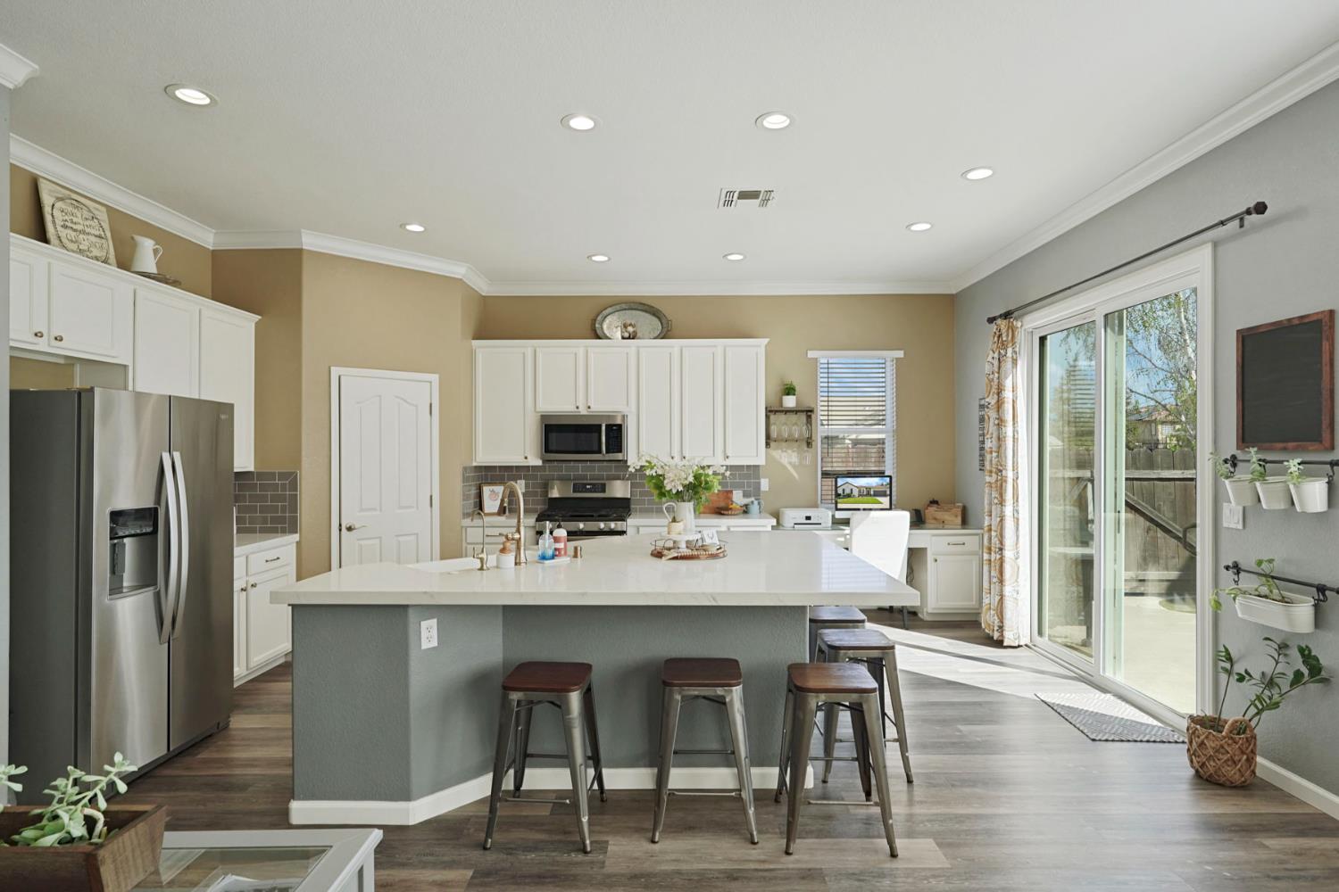 602 S Highland Ave, Ripon, CA 95366