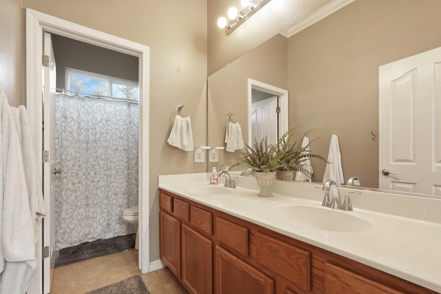 602 S Highland Ave, Ripon, CA 95366