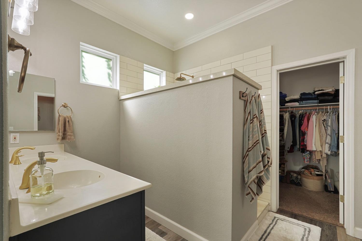 602 S Highland Ave, Ripon, CA 95366