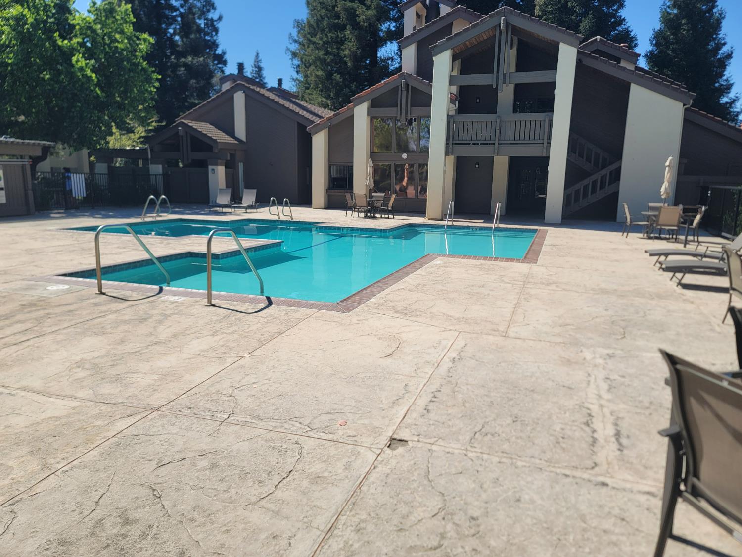3701 Colonial Dr #89, Modesto, CA 95356
